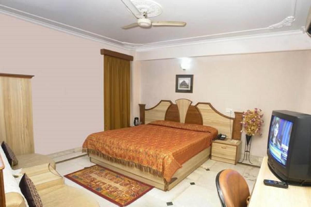 Hotel Welcome Palace Agartala Eksteriør billede